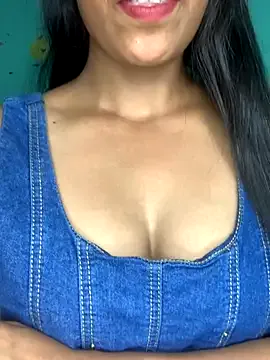 zui_lu – webcam model profile photo Image 16