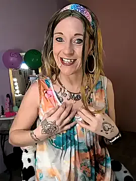 zui_lu – webcam model profile photo Image 10