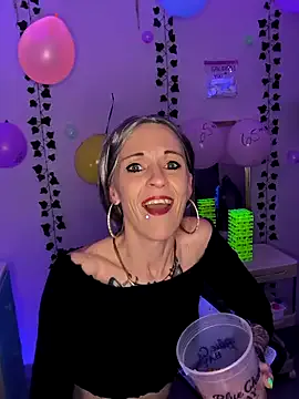 zui_lu – webcam model profile photo Image 11