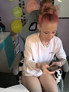 zui_lu – webcam model profile photo Image 15