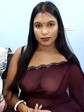 roouse – webcam model profile photo Image 4