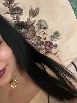 roouse – webcam model profile photo Image 7