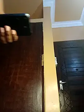 roouse – webcam model profile photo Image 6