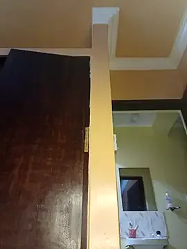 roouse – webcam model profile photo Image 7