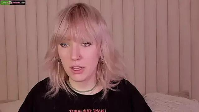 roouse – webcam model profile photo Image 12