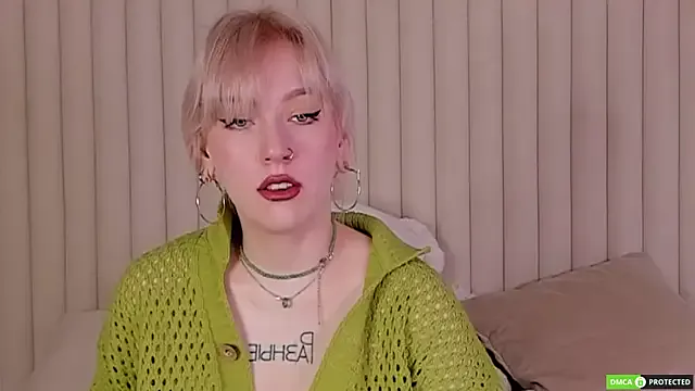 roouse – webcam model profile photo Image 8