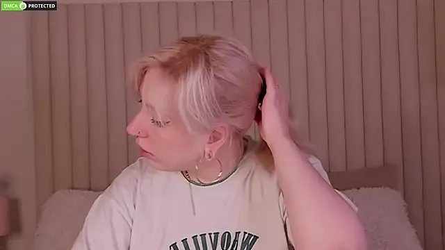 roouse – webcam model profile photo Image 9