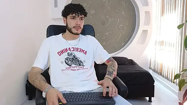  – webcam model profile photo Image 16