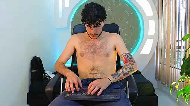  – webcam model profile photo Image 18
