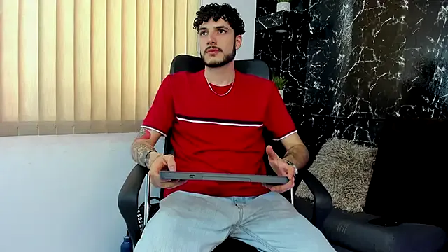  – webcam model profile photo Image 6