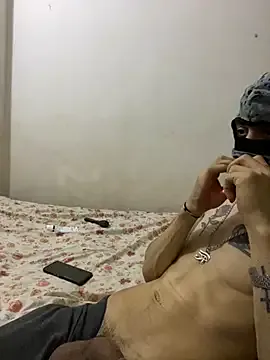 roouse – webcam model profile photo Image 10