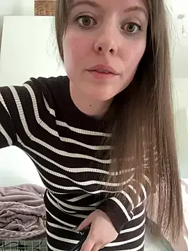 Megu_Melon – webcam model profile photo Image 4