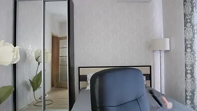 NANA_7 – webcam model profile photo Image 2