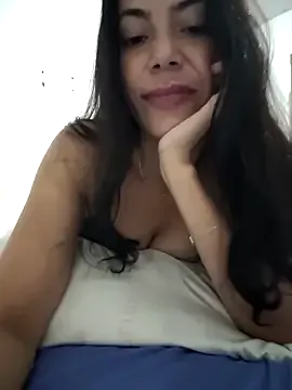 zui_lu – webcam model profile photo Image 11