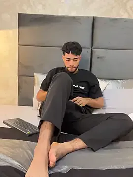 oypo – webcam model profile photo Image 14