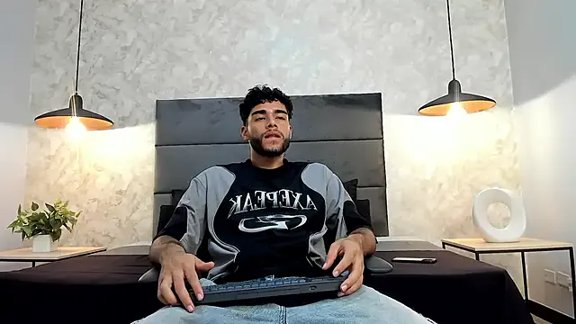 oypo – webcam model profile photo Image 15