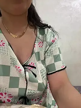 AdrennaLynee – webcam model profile photo Image 3