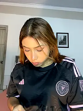 NANA_7 – webcam model profile photo Image 10