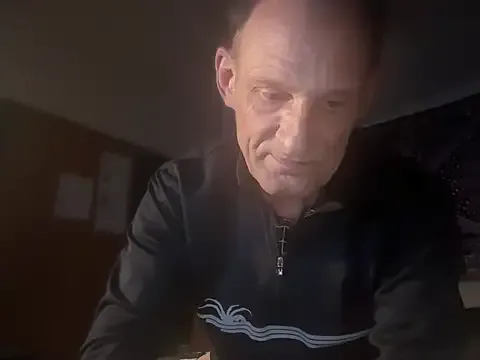 roouse – webcam model profile photo Image 2