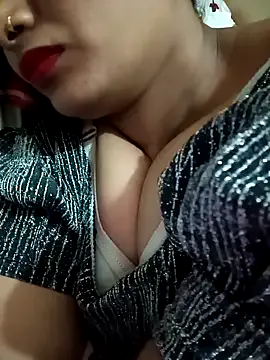 zui_lu – webcam model profile photo Image 4