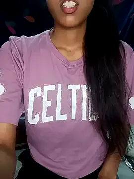 zui_lu – webcam model profile photo Image 5