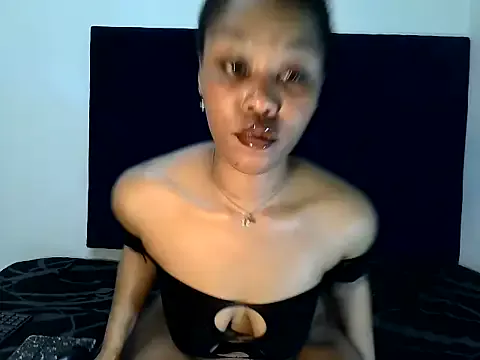 roouse – webcam model profile photo Image 18