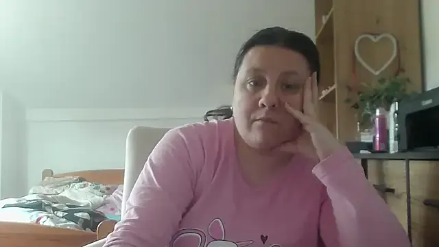 school_ch – webcam model profile photo Image 2