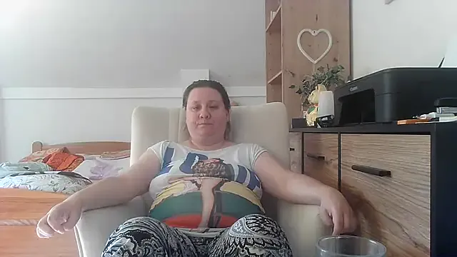 school_ch – webcam model profile photo Image 7