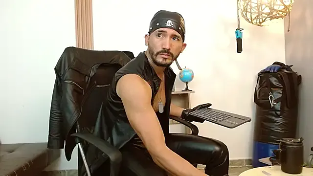  – webcam model profile photo Image 10