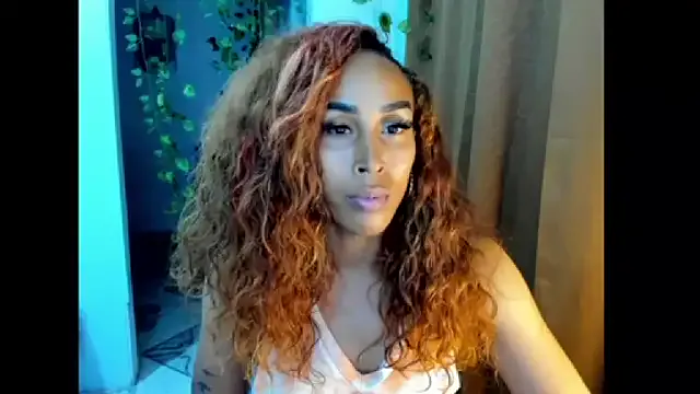 roouse – webcam model profile photo Image 4