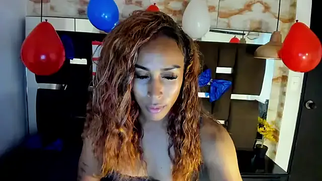 roouse – webcam model profile photo Image 5