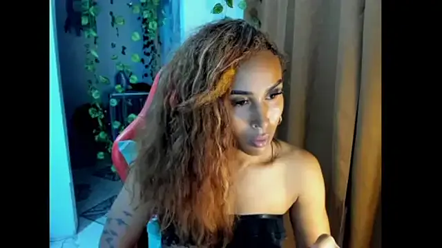 roouse – webcam model profile photo Image 7