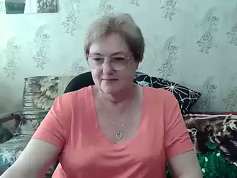 MiraKova – webcam model profile photo Image 2