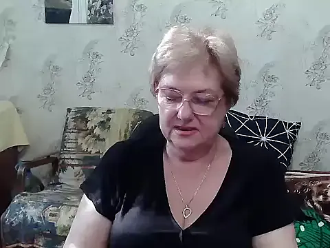 MiraKova – webcam model profile photo Image 6