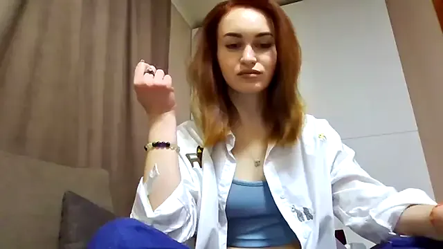 _Alicee_1 – webcam model profile photo Image 3