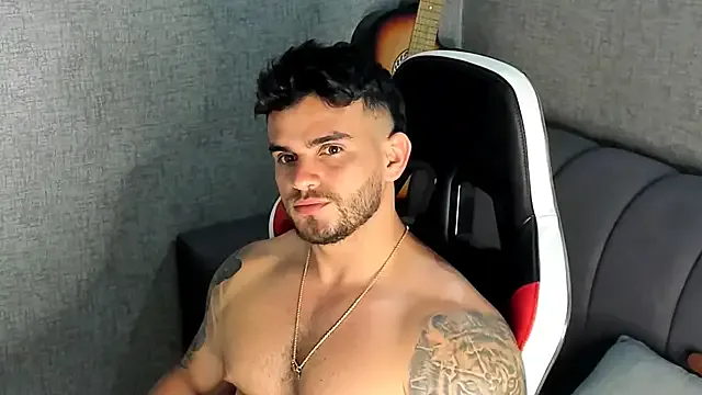 roouse – webcam model profile photo Image 8