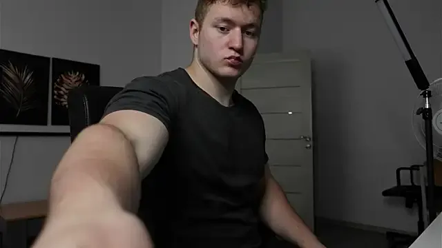 roouse – webcam model profile photo Image 12