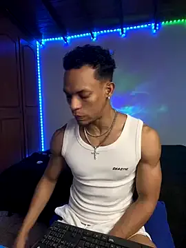 roouse – webcam model profile photo Image 3