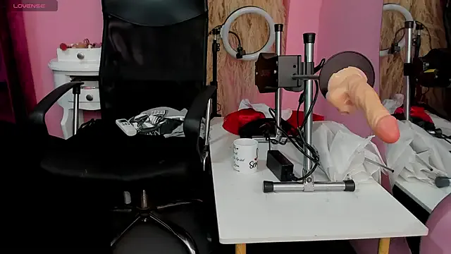 Playful_Adriana – webcam model profile photo Image 12