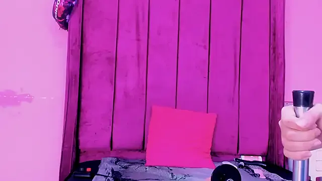 Playful_Adriana – webcam model profile photo Image 5