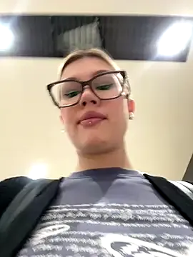 maataaan – webcam model profile photo Image 11