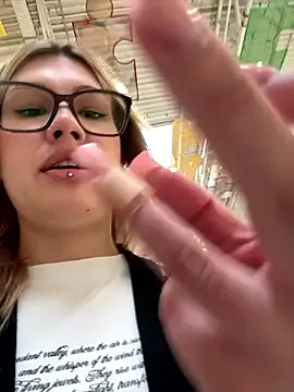 maataaan – webcam model profile photo Image 12