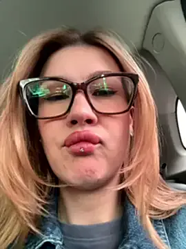 maataaan – webcam model profile photo Image 17