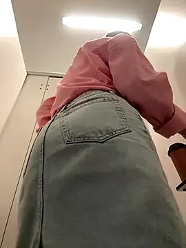 maataaan – webcam model profile photo Image 3