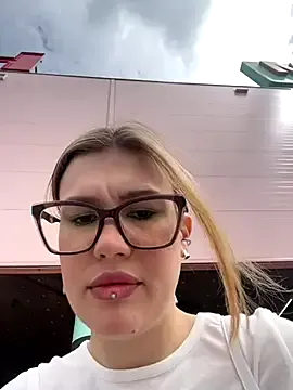 maataaan – webcam model profile photo Image 4