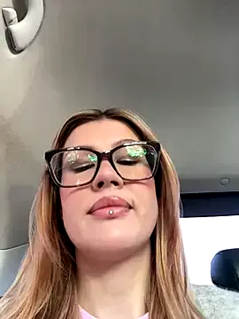 maataaan – webcam model profile photo Image 5