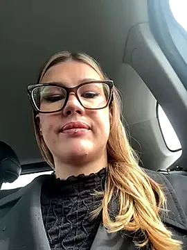 maataaan – webcam model profile photo Image 9