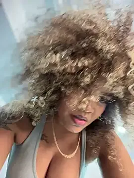riri_brunnete Image 16