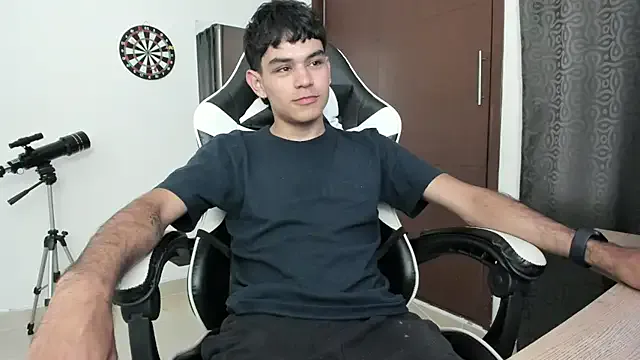 JamesDreams – webcam model profile photo Image 3