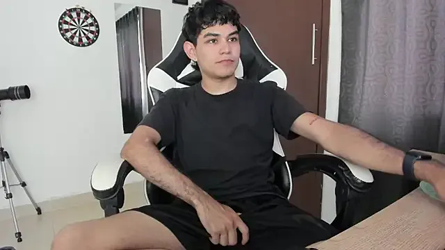 JamesDreams – webcam model profile photo Image 8